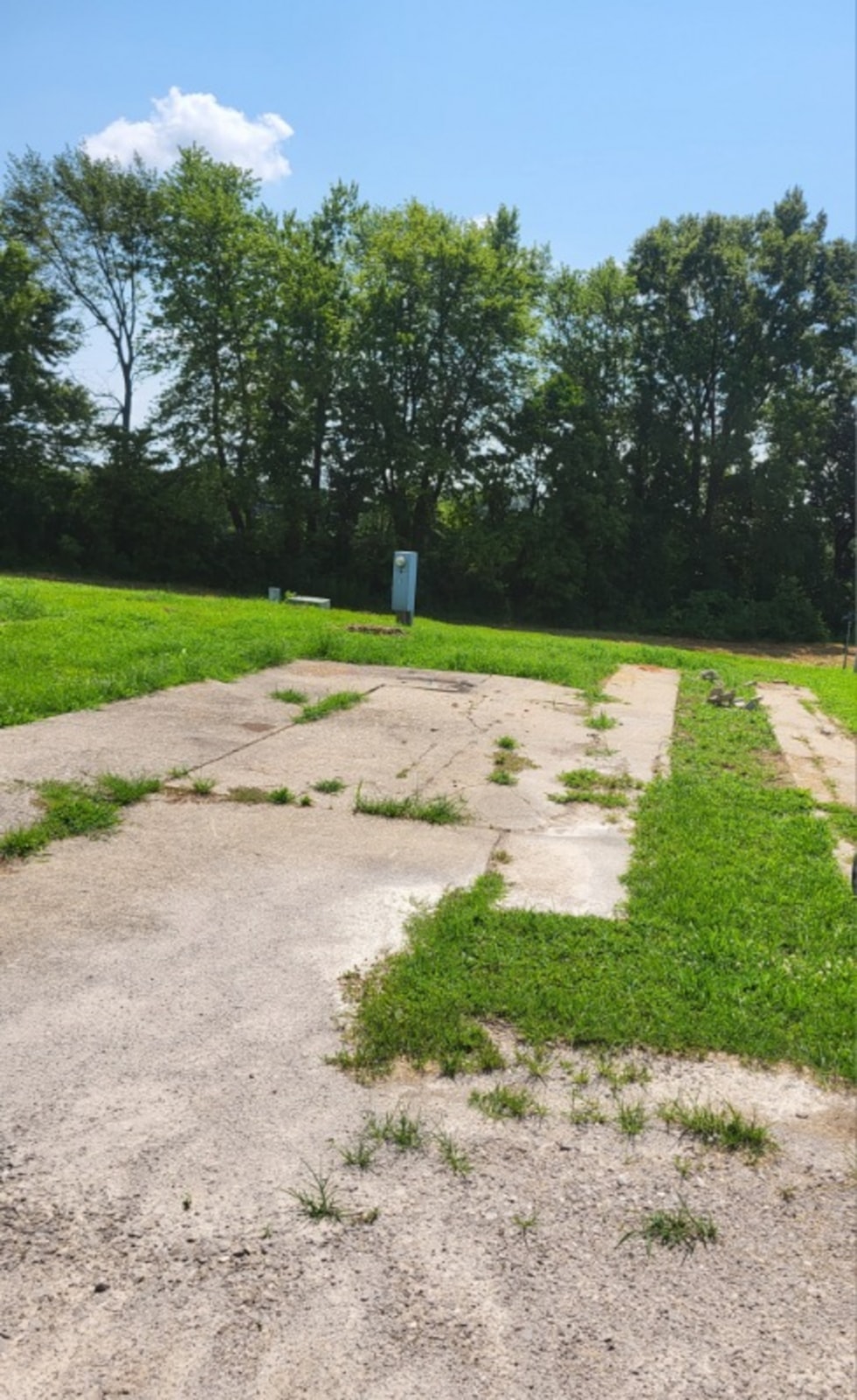 RV Lot for Rent Petersburg, IN - Slide 1
