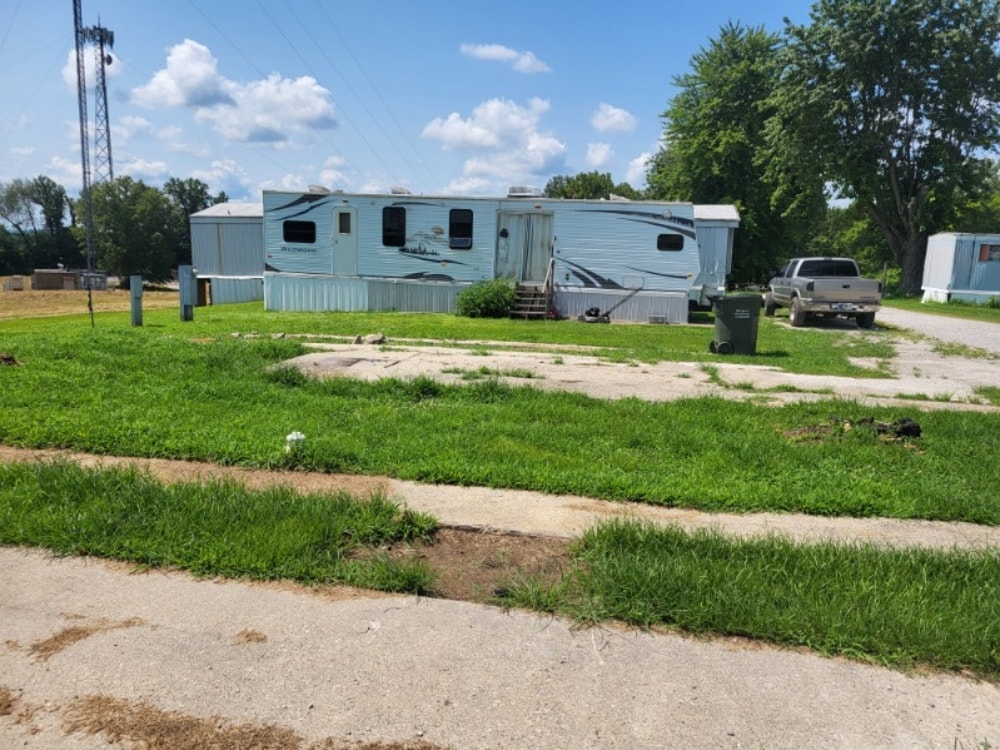 RV Lot for Rent Petersburg, IN - Slide 3