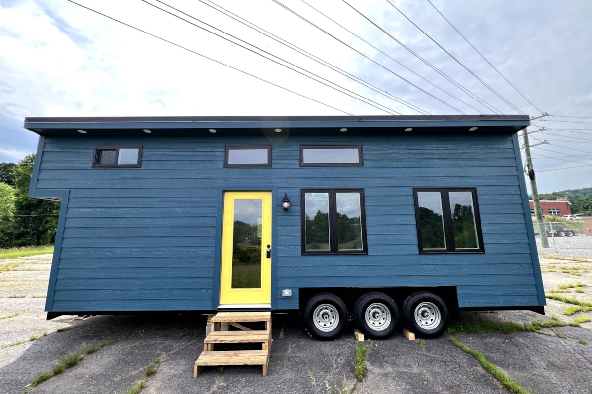 *NEW* 390 sq/ft Tiny House with main floor bedroom & loft (2 bedroom, 1 bath) - Image 1 Thumbnail