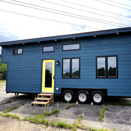 *NEW* 390 sq/ft Tiny House with main floor bedroom & loft (2 bedroom, 1 bath) - Image 2 Thumbnail