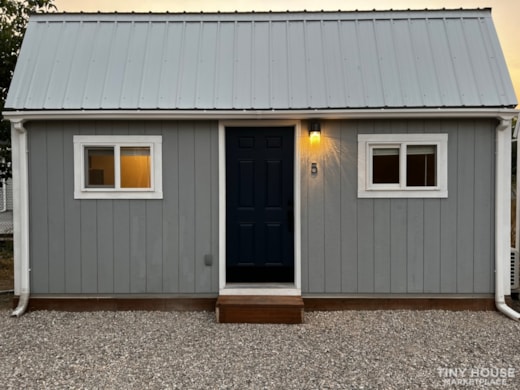 10x20 Tiny House w/ Loft, galley kitchen , large bathroom!