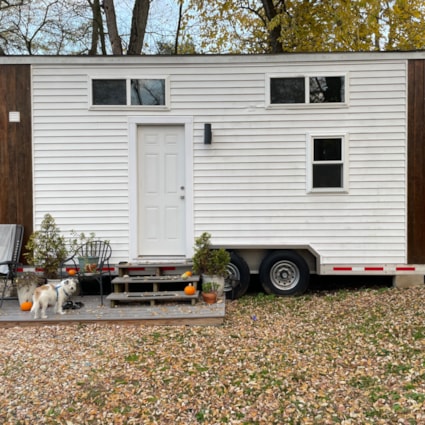 192 ft LIGHT AND OPEN TINY HOUSE - Image 2 Thumbnail