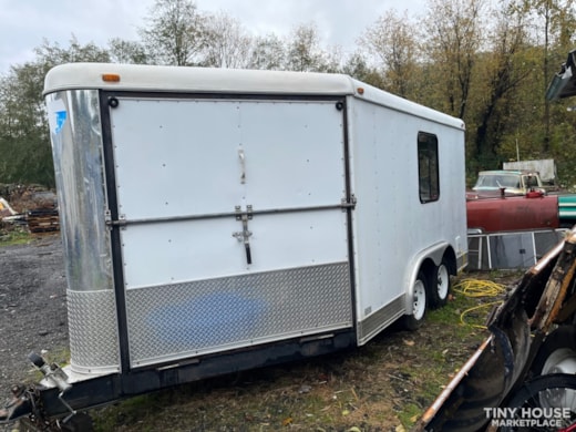 1999 first interstate enclosed trailer 