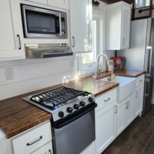 2 Bedroom Tiny House on Wheels - Ready to Move or Move In! - Image 6 Thumbnail