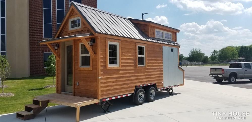 20' Tiny House with exterior storage compartments and fold down deck. - Image 1 Thumbnail