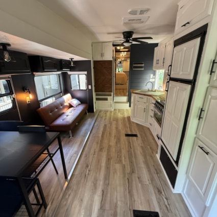 2003 Montana All-Season 5th Wheel – Fully Renovated & Ready for Adventure - Image 2 Thumbnail
