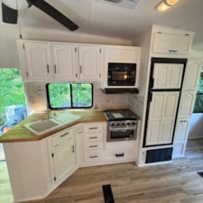 2003 Montana All-Season 5th Wheel – Fully Renovated & Ready for Adventure - Image 3 Thumbnail