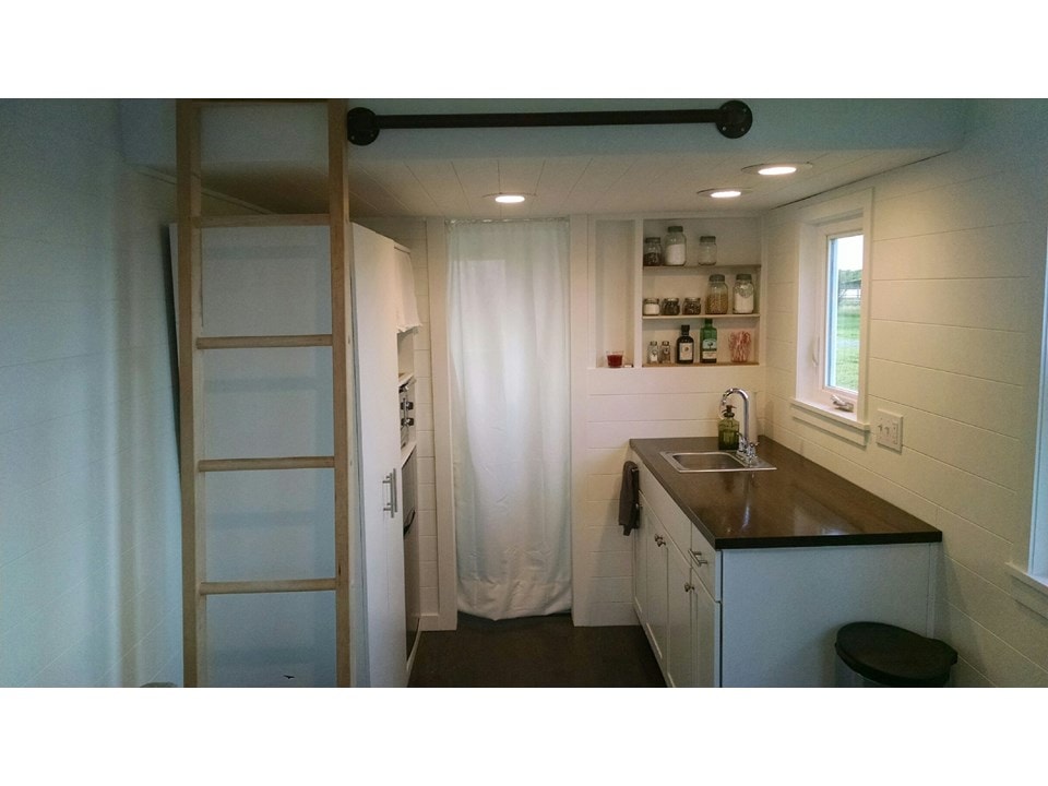 Stylish Tiny House for Sale! - Image 1 Thumbnail