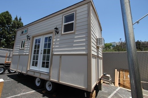 9 x 22 Modern Caravan Tiny House professionally built w/ composting toilet full kitchen and appliances