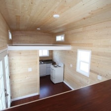 9 x 22 Modern Caravan Tiny House professionally built w/ composting toilet full kitchen and appliances - Image 4 Thumbnail