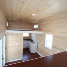 9 x 22 Modern Caravan Tiny House professionally built w/ composting toilet full kitchen and appliances - Image 3 Thumbnail