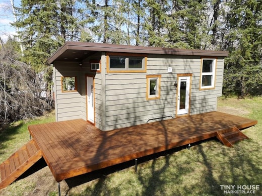 2017 Custom Designed 24ft Tiny House on Wheels - Canadian Winter Ready. 