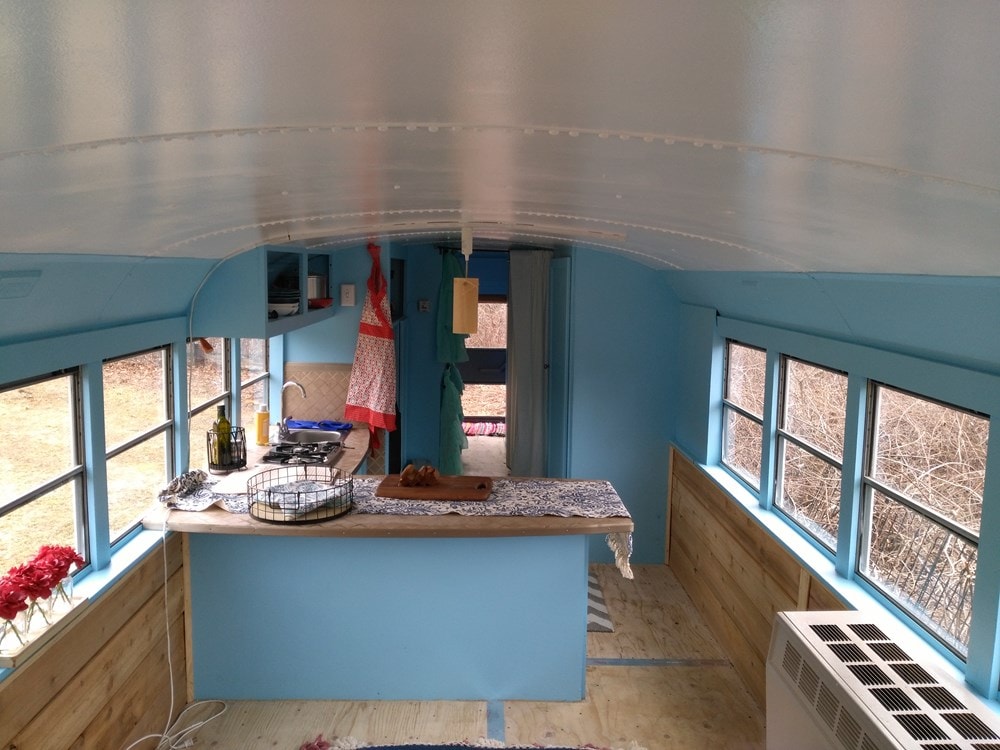 Converted off-grid capable 29' school bus motorhome with excellent indoor air quality - Image 1 Thumbnail