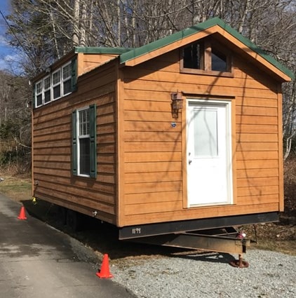 Cabin Tiny House - Image 2 Thumbnail