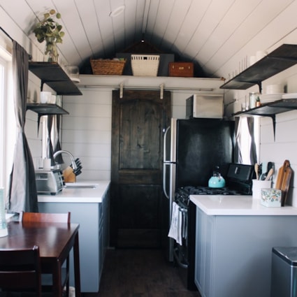 Cute and Cozy Tiny House - Image 2 Thumbnail