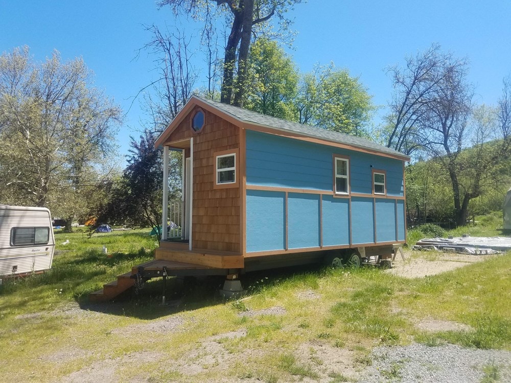 200 sq foot Tiny house in Ashland, Oregon - Image 1 Thumbnail