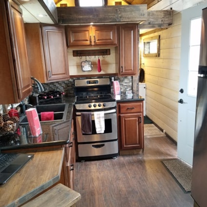 CUSTOM 33ft Log Cabin Style Tiny House- PRICE REDUCED! - Image 2 Thumbnail