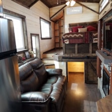 CUSTOM 33ft Log Cabin Style Tiny House- PRICE REDUCED! - Image 3 Thumbnail