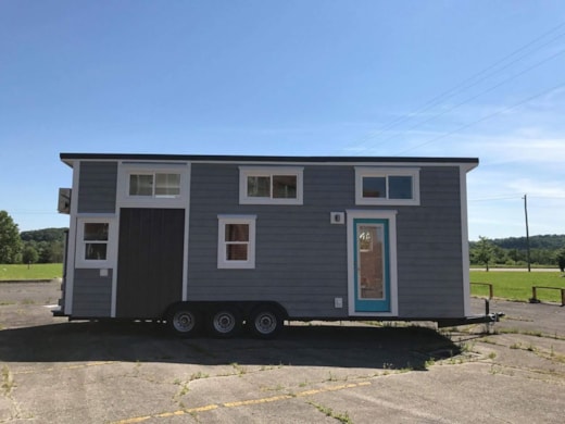 Like New THOW ready to move in 