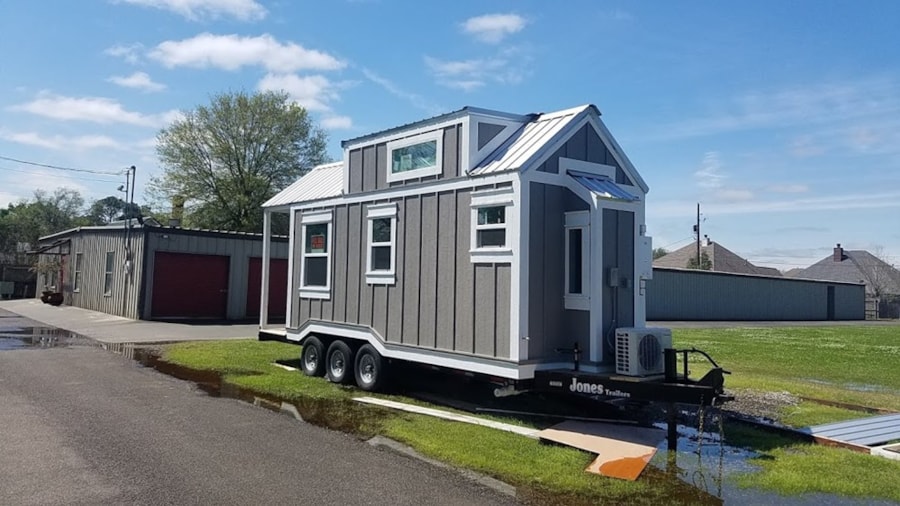 Tiny House for Sale - Beautiful Farmhouse