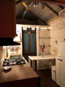 Charming Reclaimed Barnwood Custom Built Tiny Home - Image 4 Thumbnail
