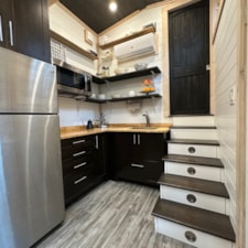 2018 Tiny House Chattanooga Lookout 33' RVIA Certified THOW  - Image 6 Thumbnail