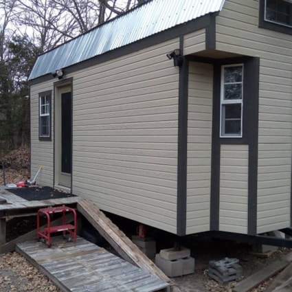 Tiny House with two lofts and lost of storage - Image 2 Thumbnail