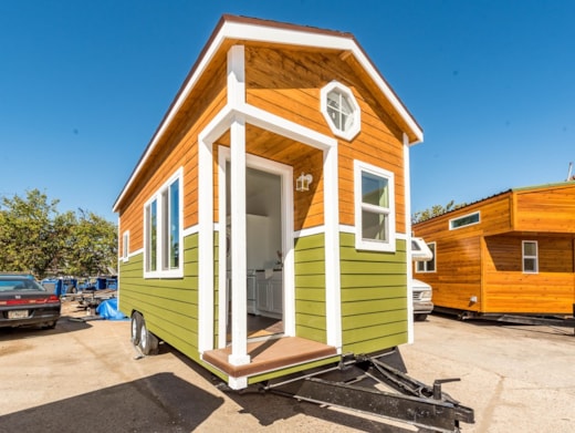 9 x 22 NW Bungalow Tiny House professionally built w/ sleeps upto 4 loft laundry toilet full kitchen and appliances