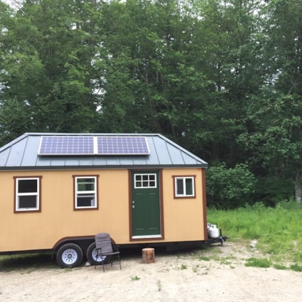 22' off-grid tiny house, professionally built, comes with appliances - Image 2 Thumbnail
