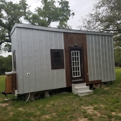 Adorable Tiny House - Image 2 Thumbnail