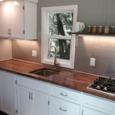 Modern and Cozy Tiny House - Image 3 Thumbnail