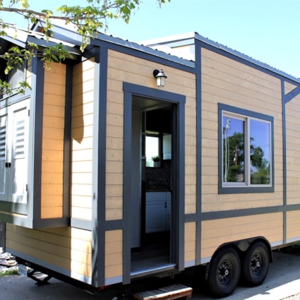 Luxurious Tiny House For Sale - Image 2 Thumbnail