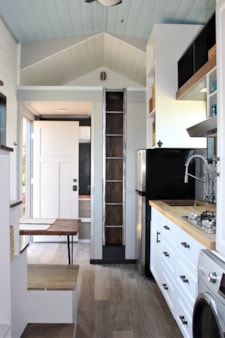 Luxurious Tiny House For Sale - Image 5 Thumbnail