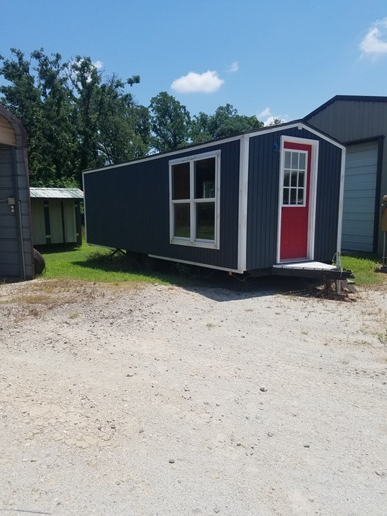 Tiny house for sale - Image 1 Thumbnail
