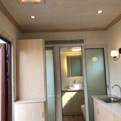 A tiny house with a multifunctional bathroom - Image 2 Thumbnail
