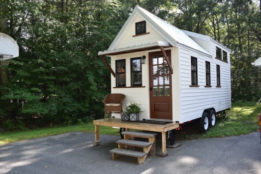 New Farmhouse Style 8'X20' Tiny House on Wheels