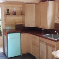 Tiny home with built in luxury - Image 5 Thumbnail