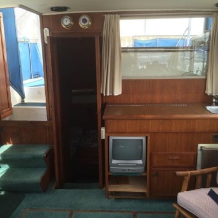 36 ft. Uniflite double-cabin sundeck motoryacht - great liveaboard ! - Image 2 Thumbnail