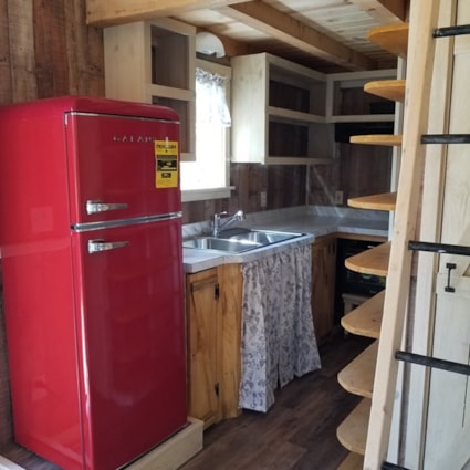 Adorable Tiny Home on Wheels for Sale ! ! ! - Image 2 Thumbnail