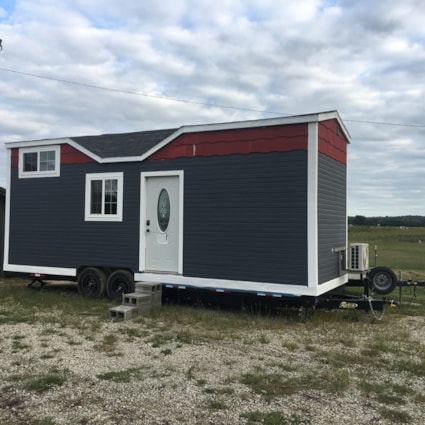 26 ft Tiny Home Must Sell - Image 2 Thumbnail