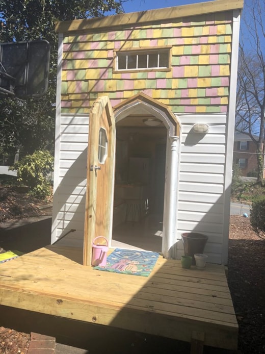 Unique, charming 140 sq foot tiny house. 