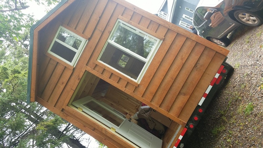 Tiny amish built wooden cabin on wheels - Image 1 Thumbnail