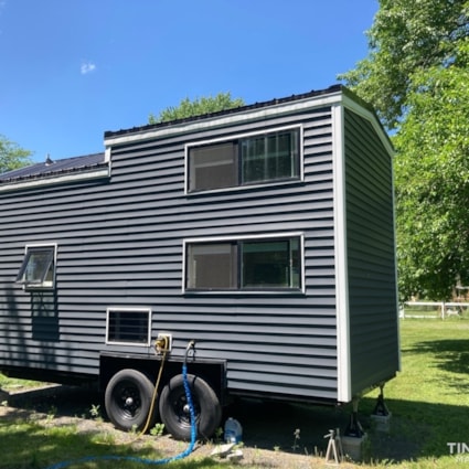 2019 B&B Hoosic Tiny House - RVIA Certified, Clean Title, Vermont - Image 2 Thumbnail