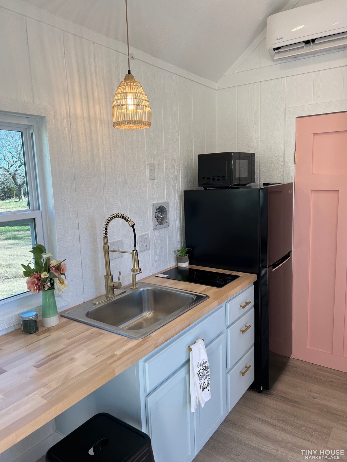 https://images.tinyhomebuilders.com/images/marketplaceimages/2023-kaiser-tiny-homes-rvia-RAVRIHMWL1-07.jpg?width=1200&mode=max