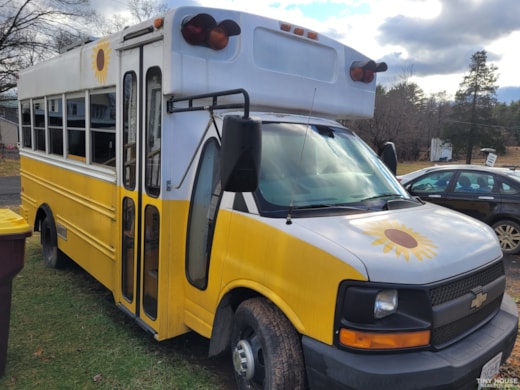 21.5 foot Converted School Bus
