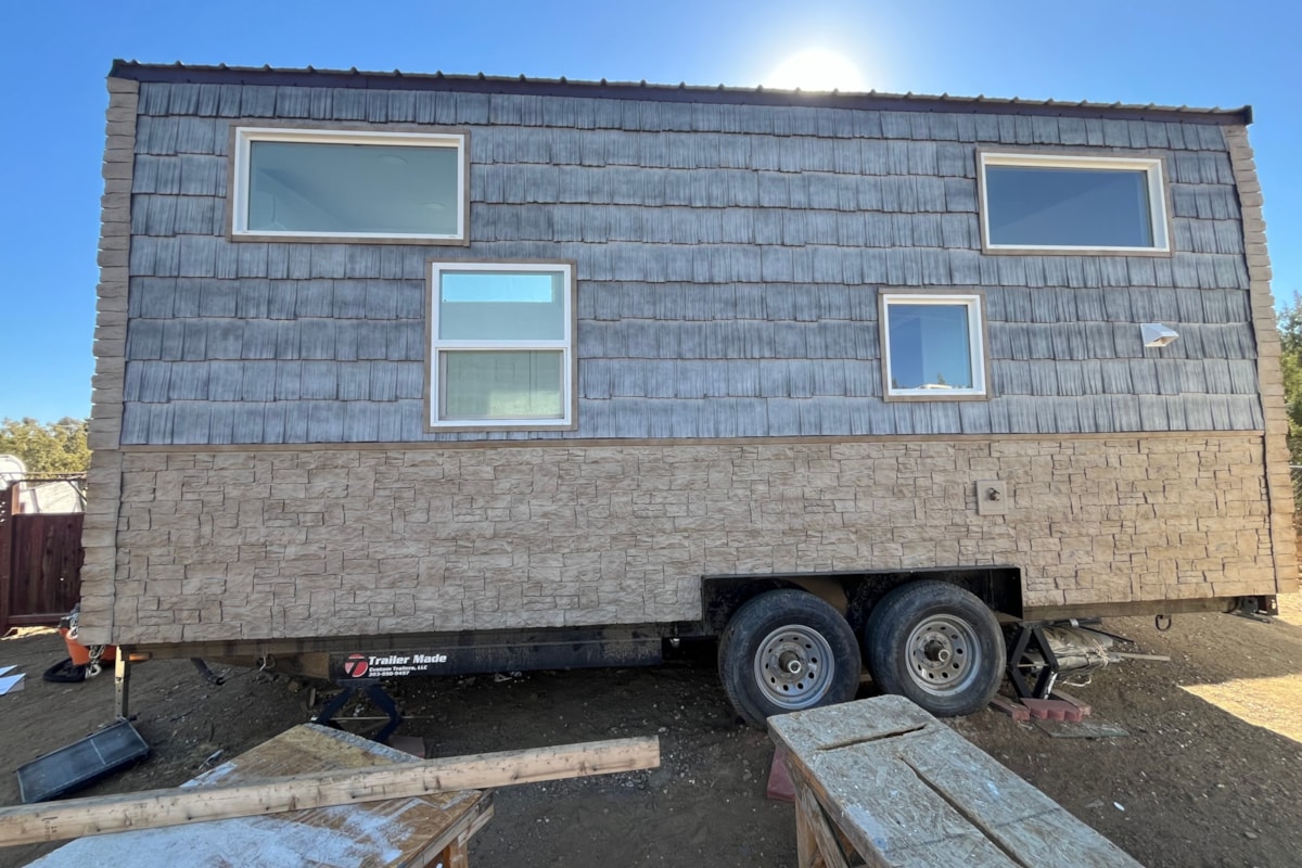 22' Tiny House on Wheels with a Loft - Image 1 Thumbnail