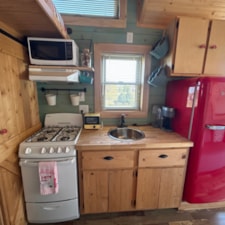 232 sq. foot Tiny House with personality! Dual lofts + Full Tub + Washer/Dryer  - Image 5 Thumbnail
