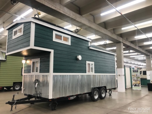 24' Beautiful Move In Ready Tiny Home High Quality - LOW PRICE!