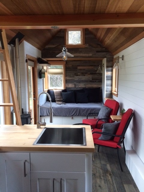 Tiny House for Sale - 24' Fully furnished THOW, move-in