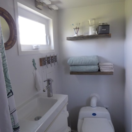 24’ modern and open tiny house - Image 2 Thumbnail